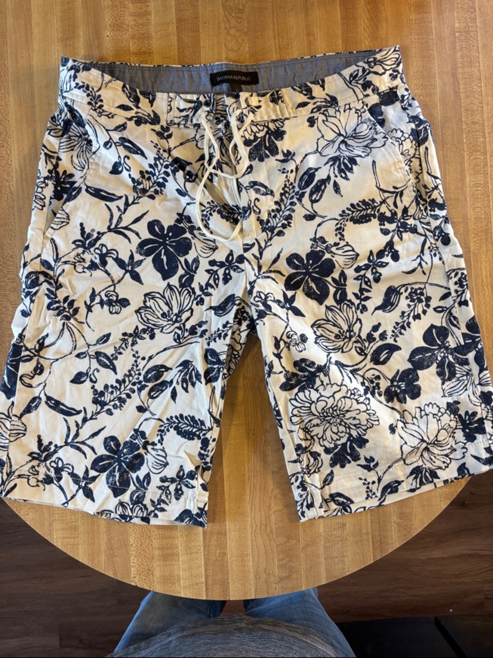 Banana Republic Ivory and Navy Floral Linen-Blend Drawstring Shorts NWOTS Size 0